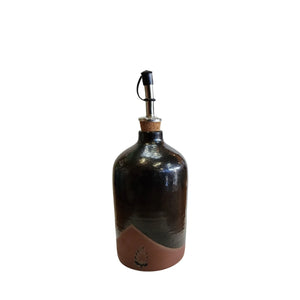 Ceramic oil / vinegar bottle / pourer handmade by Wellhandled Ceramics here in Christchurch, glazed in a cross dipped black glaze and comes with a pourer spout and cap.