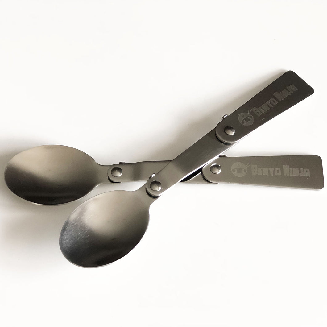 Set of 2 reusable foldable spoons.