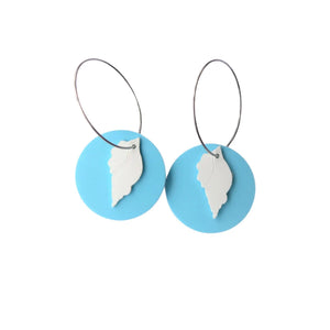 Eco friendly Beachcomber earrings made from recycled ice-cream container lids in Ōtautahi Christchurch by Remix Plastic. Hypoallergenic hoops which are silver in colour and a shallow blue coloured disk with a white shell in front.