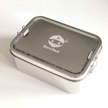 Stainless steel lunchbox with free snackbox included.